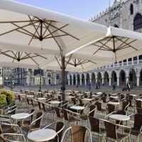 Ombrelloni per grandi superfici